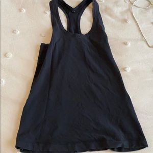 Lululemon workout top! Color-black